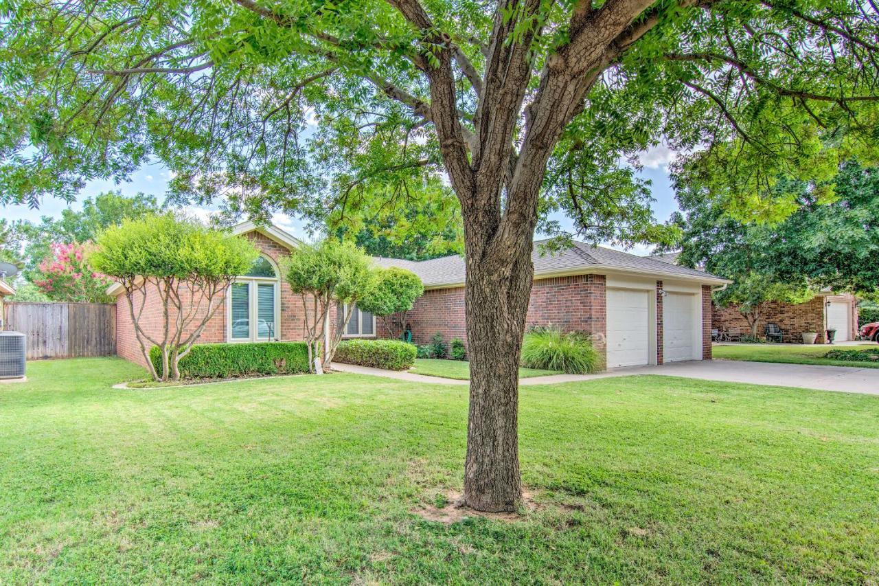 Lubbock Home With Deck And Yard - 8 Miles To Ttu! المظهر الخارجي الصورة